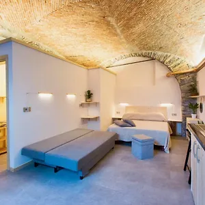 rock-wood-apartments.hotelitalianriviera.com/